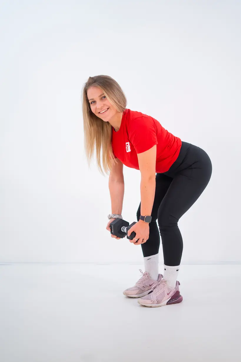 Klárka cvičí s činkou